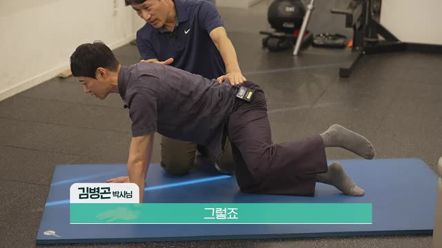 소화전(네발 기기에서 다리 옆으로 들기) 장면